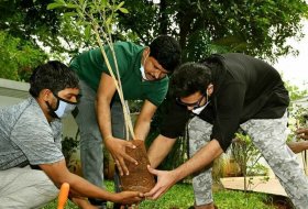Prabhas-Planting-Tree-Pics-05