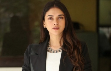 Aditi-Rao-Hydari-Interview-Stills-02