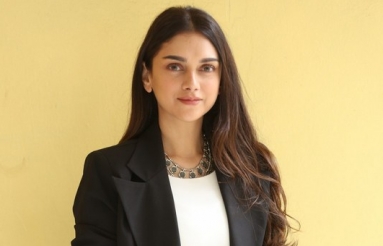 Aditi-Rao-Hydari-Interview-Stills-07