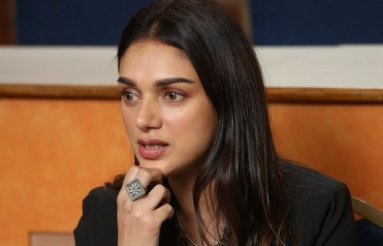 Aditi-Rao-Hydari-Interview-Stills-08