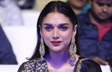 Aditi-Rao-Hydari-Latest-Photos-04