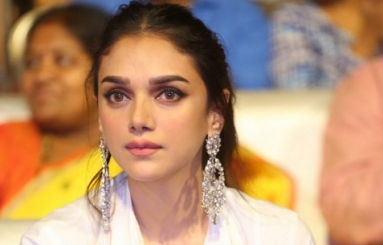 Aditi-Rao-Hydari-Latest-Pics-04