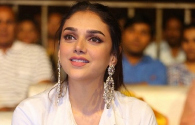 Aditi-Rao-Hydari-Latest-Pics-09