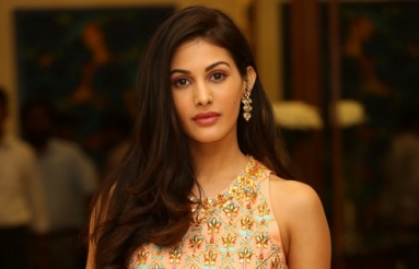 Amyra-Dastur-latest-Pics-03