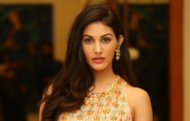 Amyra-Dastur-latest-Pics-05