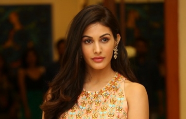 Amyra-Dastur-latest-Pics-08