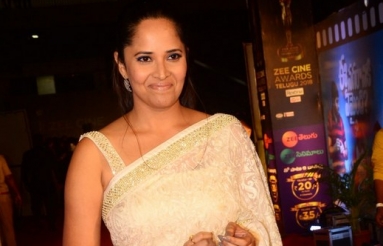 Anasuya-Bharadwaj-New-Stills-04