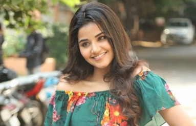 Anupama-Parameswaran-New-Pics-02