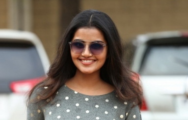 Anupama-Parameswaran-new-Photos-04