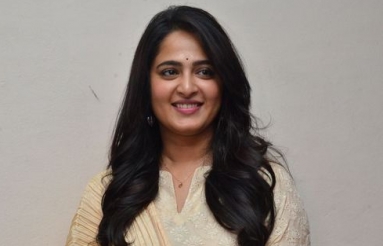 Anushka-Shetty-New-Photos-03