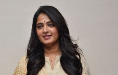 Anushka-Shetty-New-Photos-04