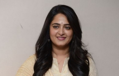 Anushka-Shetty-New-Photos-06