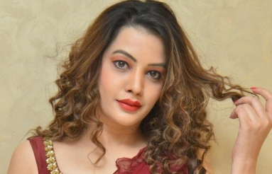 Deeksha-Panth-Photos-02