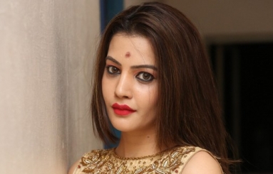 Diksha-panth-New-Photos-02