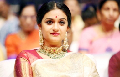 Keerthy-Suresh-At-Mahanati-Audio-Launch-01