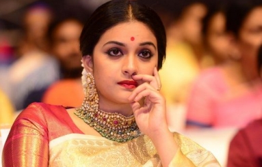 Keerthy-Suresh-At-Mahanati-Audio-Launch-05