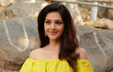 Mehreen-Pirzada-Latest-Pics-02