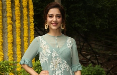 Mehreen-Pirzada-Stills-02