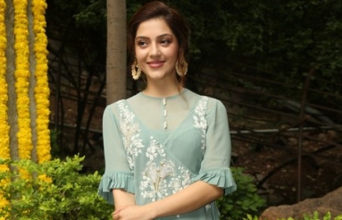 Mehreen-Pirzada-Stills-06