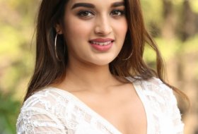 Nidhhi-Agerwal-New-Photos-08