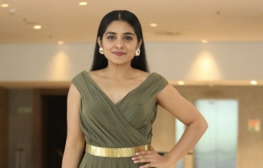 Nivetha-Thomas-New-Pics-02