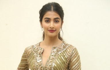 Pooja-Hegde-At-Aravindha-Sametha-Success-Meet-04