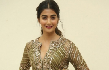 Pooja-Hegde-At-Aravindha-Sametha-Success-Meet-09