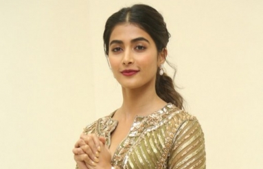 Pooja-Hegde-At-Aravindha-Sametha-Success-Meet-10