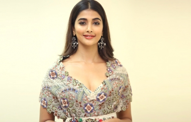 Pooja-Hegde-At-Sakshyam-Audio-Launch-01