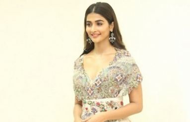 Pooja-Hegde-At-Sakshyam-Audio-Launch-02