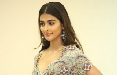 Pooja-Hegde-At-Sakshyam-Audio-Launch-05