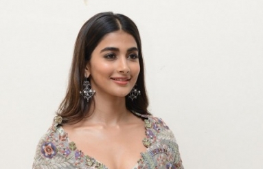 Pooja-Hegde-At-Sakshyam-Audio-Launch-09