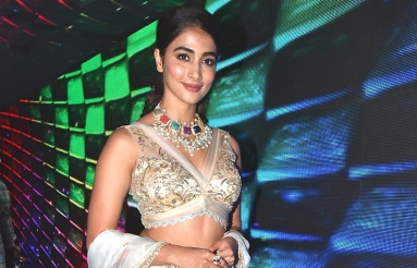 Pooja-Hegde-Latest-Stills-01