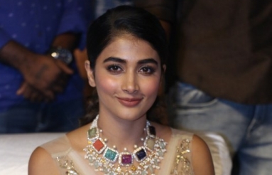 Pooja-Hegde-Latest-Stills-03