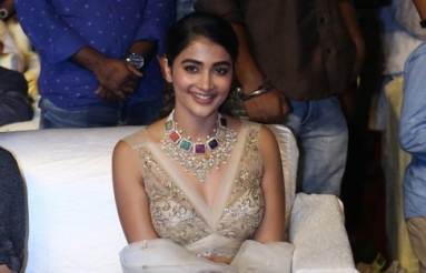 Pooja-Hegde-Latest-Stills-04