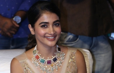 Pooja-Hegde-Latest-Stills-06