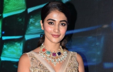 Pooja-Hegde-Latest-Stills-10