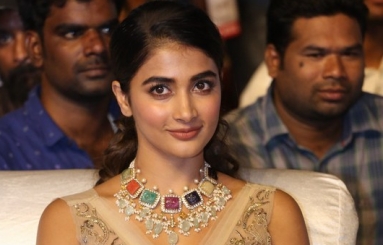 Pooja-Hegde-Latest-Stills-11