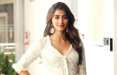 Pooja-Hegde-New-Stills-01