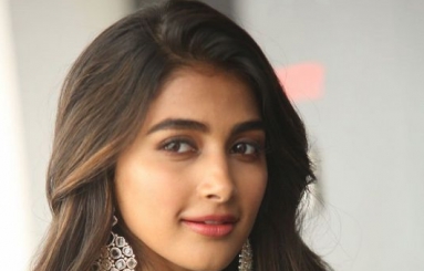 Pooja-Hegde-New-Stills-02