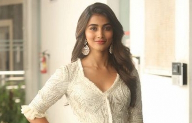 Pooja-Hegde-New-Stills-03