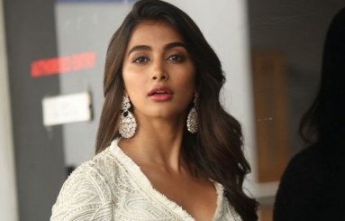 Pooja-Hegde-New-Stills-05