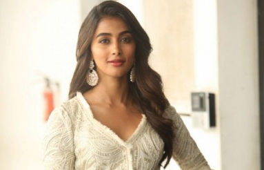 Pooja-Hegde-New-Stills-06