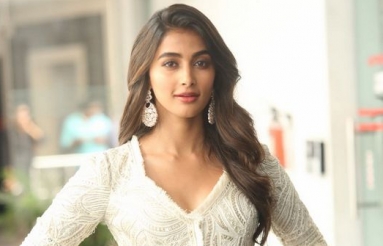 Pooja-Hegde-New-Stills-08