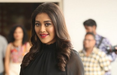 Pooja-Jhaveri-Latest-Photos-06