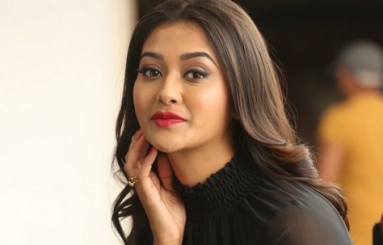 Pooja-Jhaveri-Latest-Photos-09