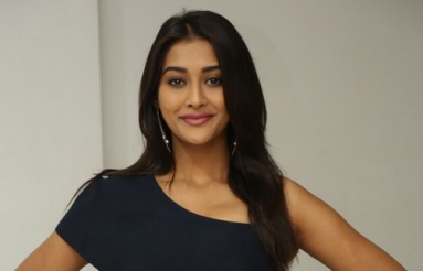 Pooja-Jhaveri-New-Photos-05