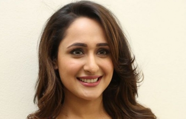 Pragya-Jaiswal-Latest-Pics-04