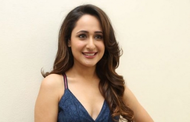 Pragya-Jaiswal-Latest-Pics-06