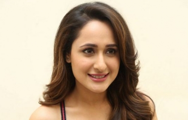 Pragya-Jaiswal-Latest-Pics-07